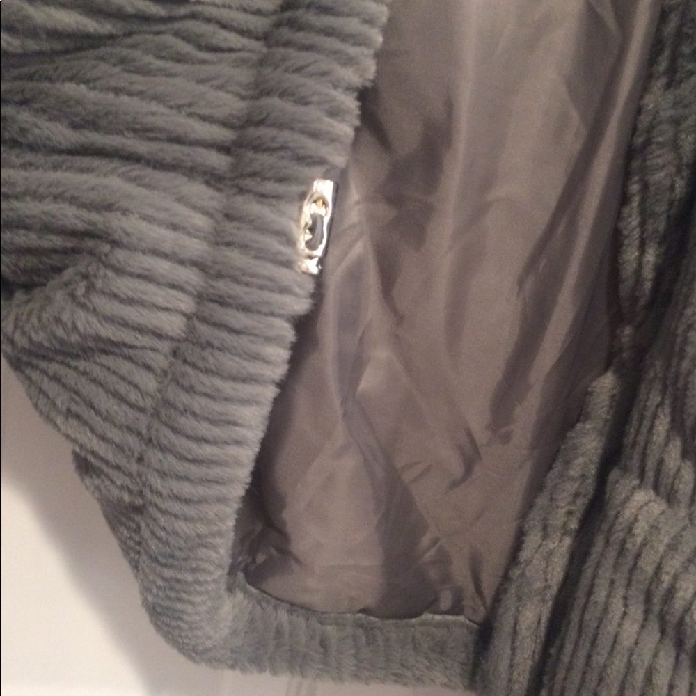 New with tag ribbed faux fur buffer - Picture 9 of 16